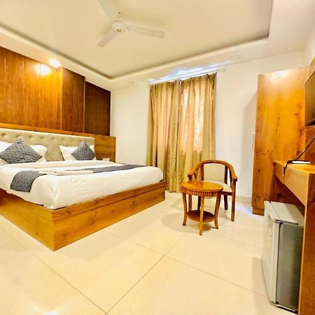 ניו דלהי Hotel The Glory Near Delhi International Airport מראה חיצוני תמונה