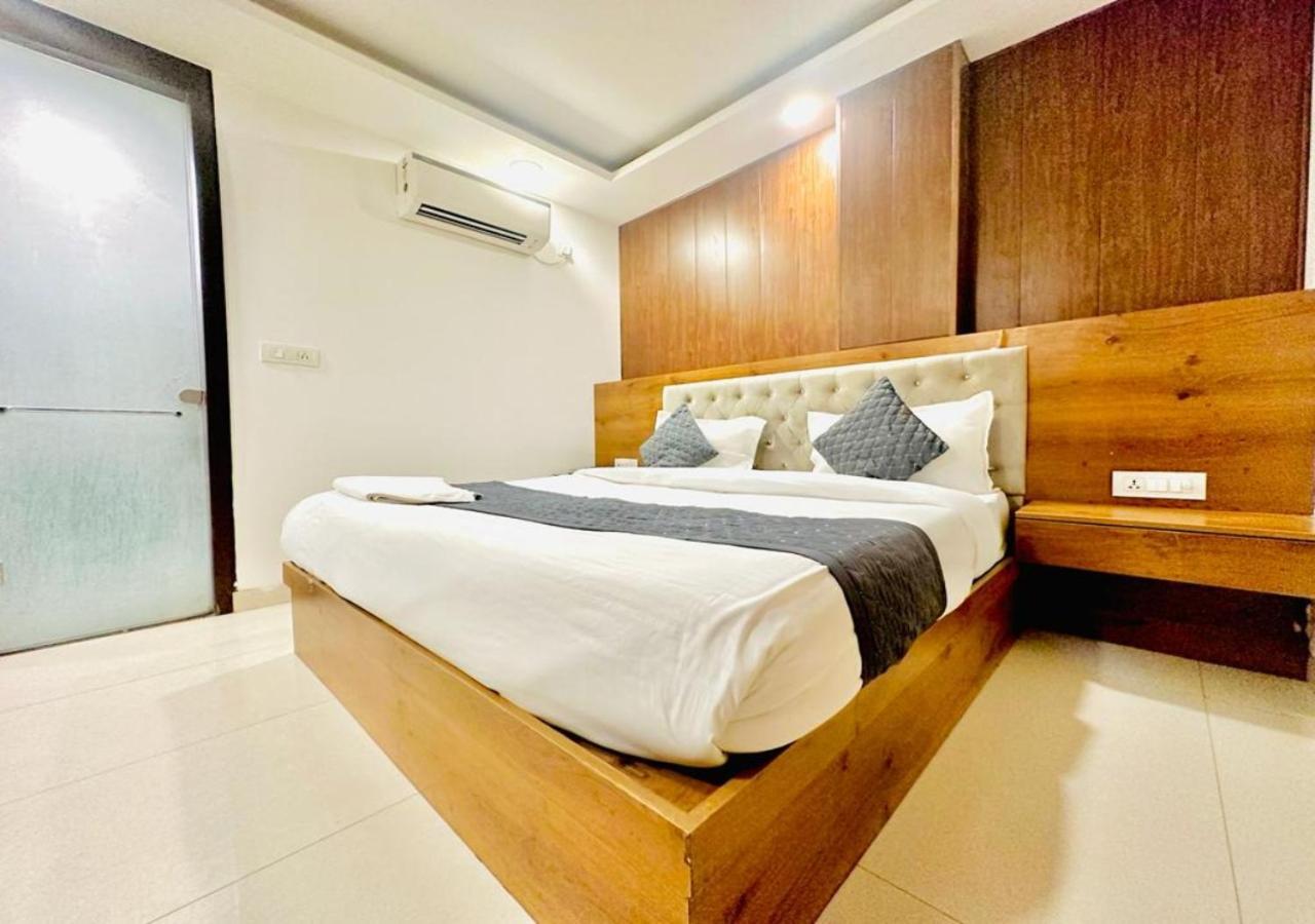 ניו דלהי Hotel The Glory Near Delhi International Airport מראה חיצוני תמונה