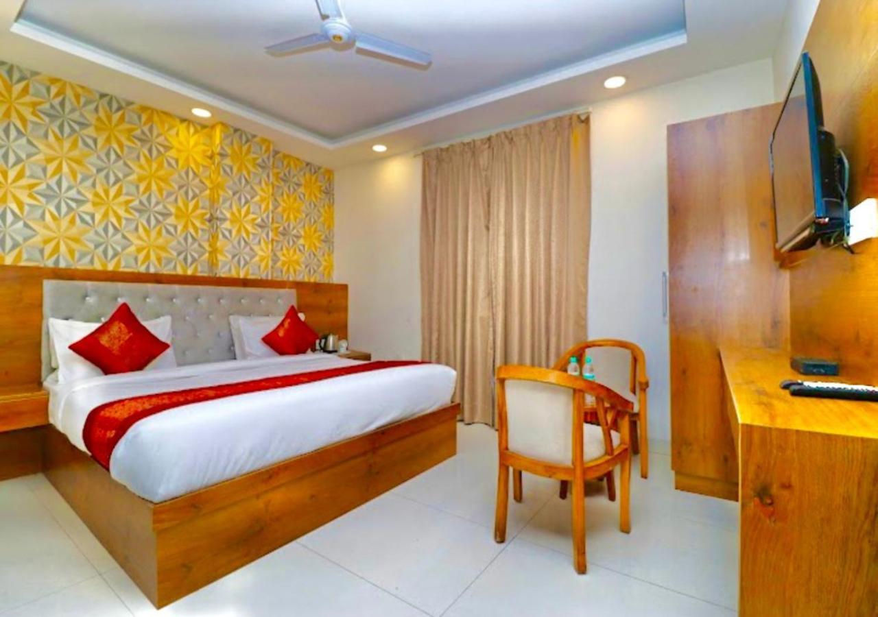 ניו דלהי Hotel The Glory Near Delhi International Airport מראה חיצוני תמונה