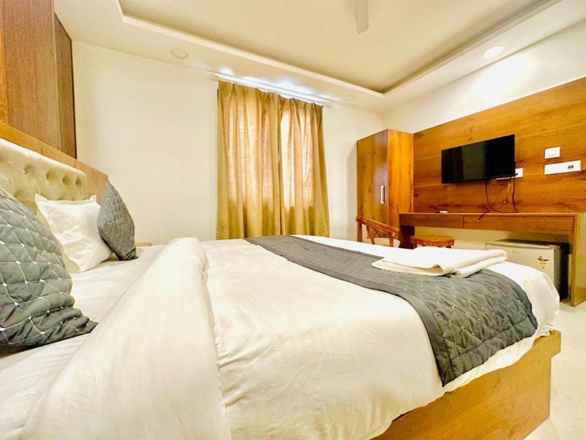 ניו דלהי Hotel The Glory Near Delhi International Airport מראה חיצוני תמונה