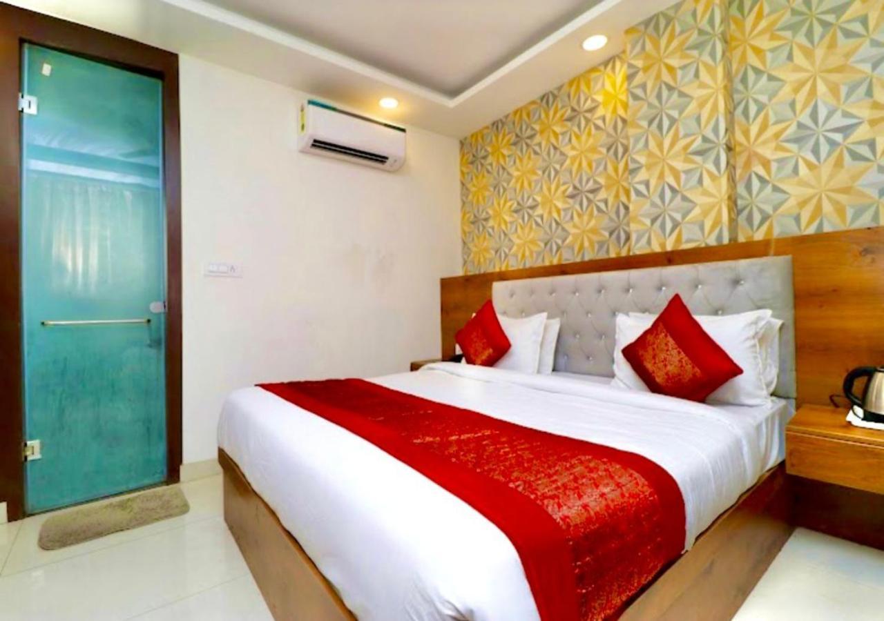 ניו דלהי Hotel The Glory Near Delhi International Airport מראה חיצוני תמונה