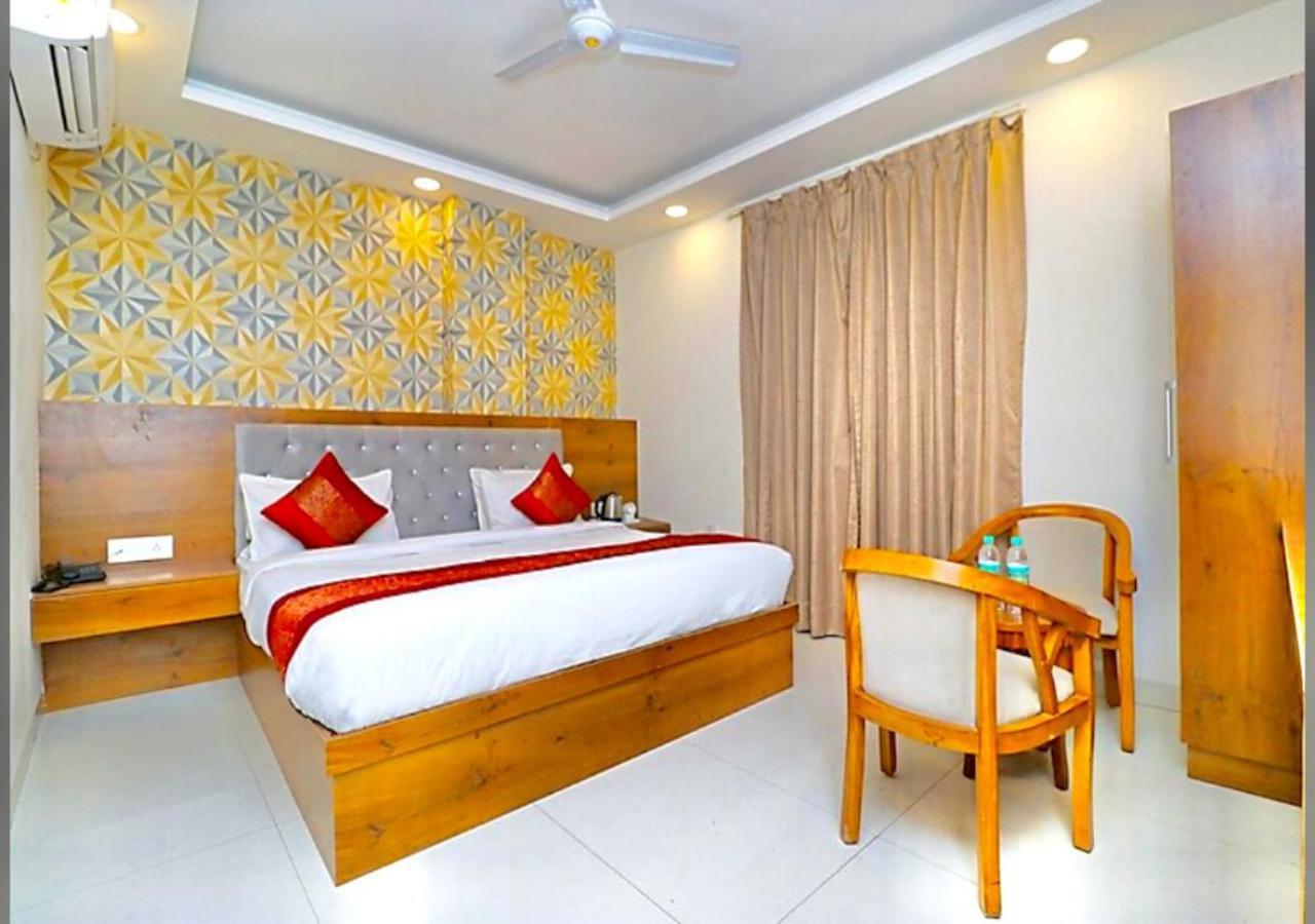 ניו דלהי Hotel The Glory Near Delhi International Airport מראה חיצוני תמונה