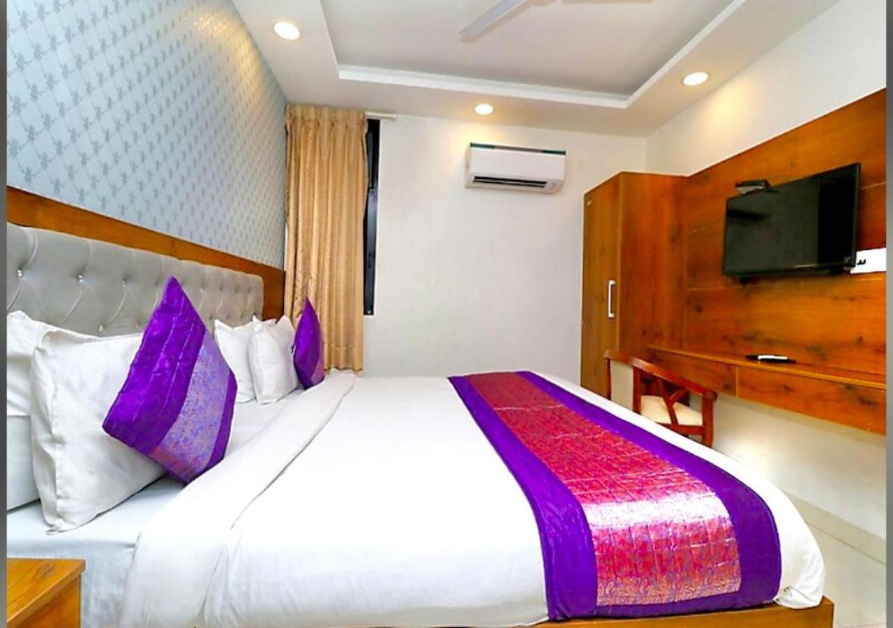 ניו דלהי Hotel The Glory Near Delhi International Airport מראה חיצוני תמונה