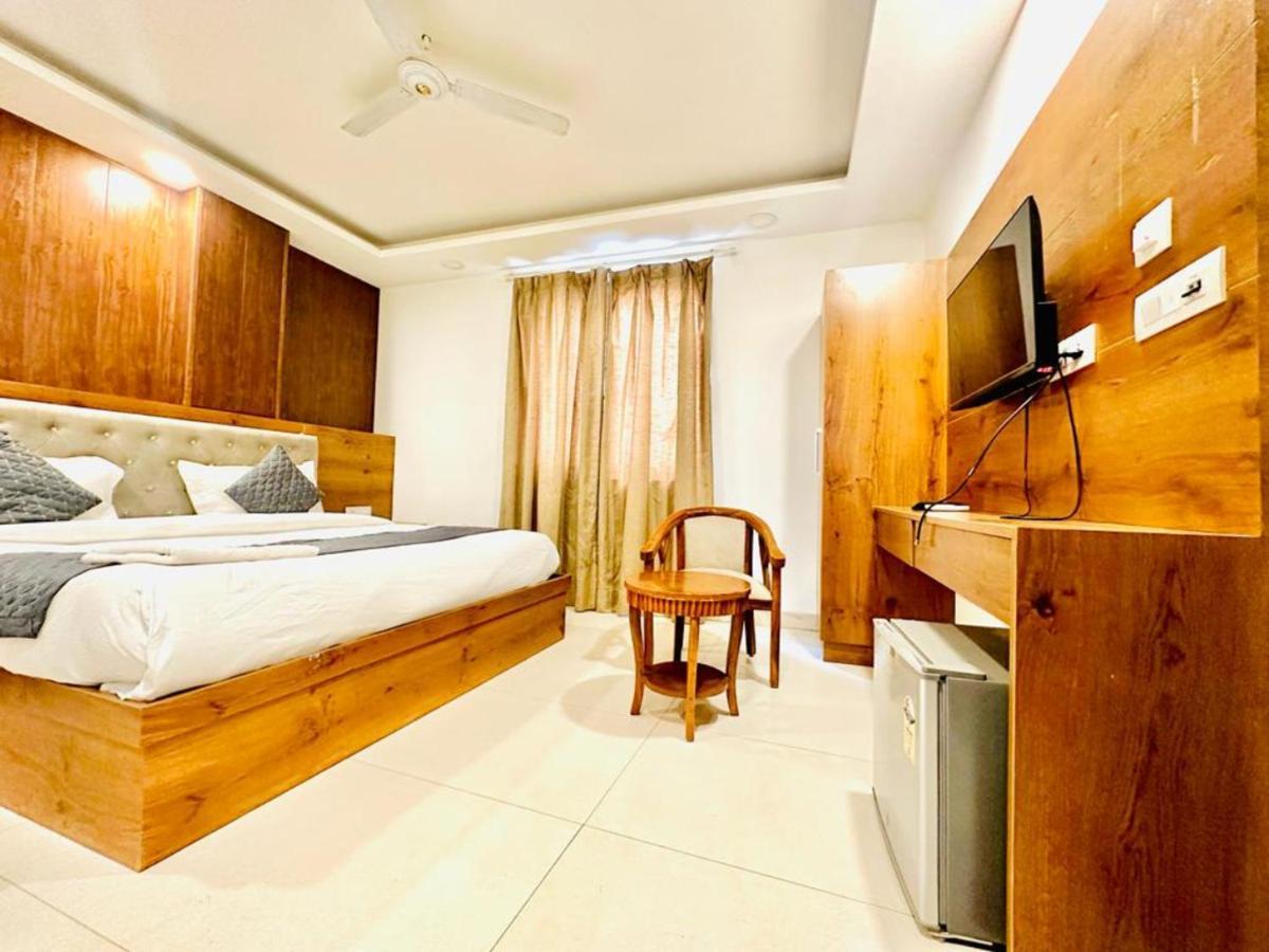 ניו דלהי Hotel The Glory Near Delhi International Airport מראה חיצוני תמונה